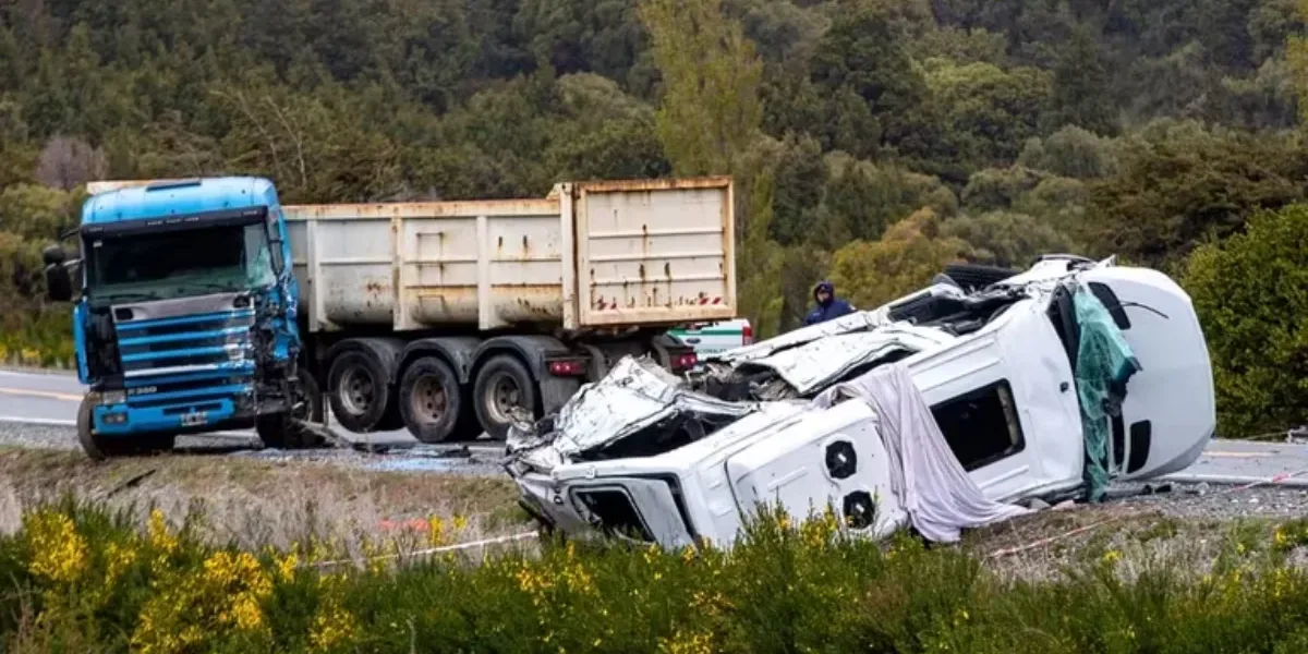 Tragedia en la ruta 40: seis turistas murieron tras el choque entre una ...