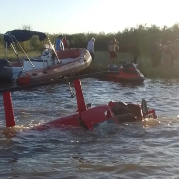 Murió un empresario al caer en su helicóptero en el Río Paraná