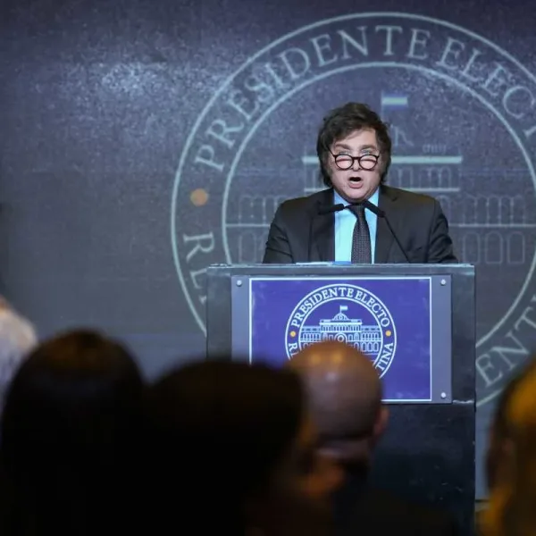 Devaluación, protocolo "antipiquetes" y suba de tarifas: las primeras medidas de Javier Milei