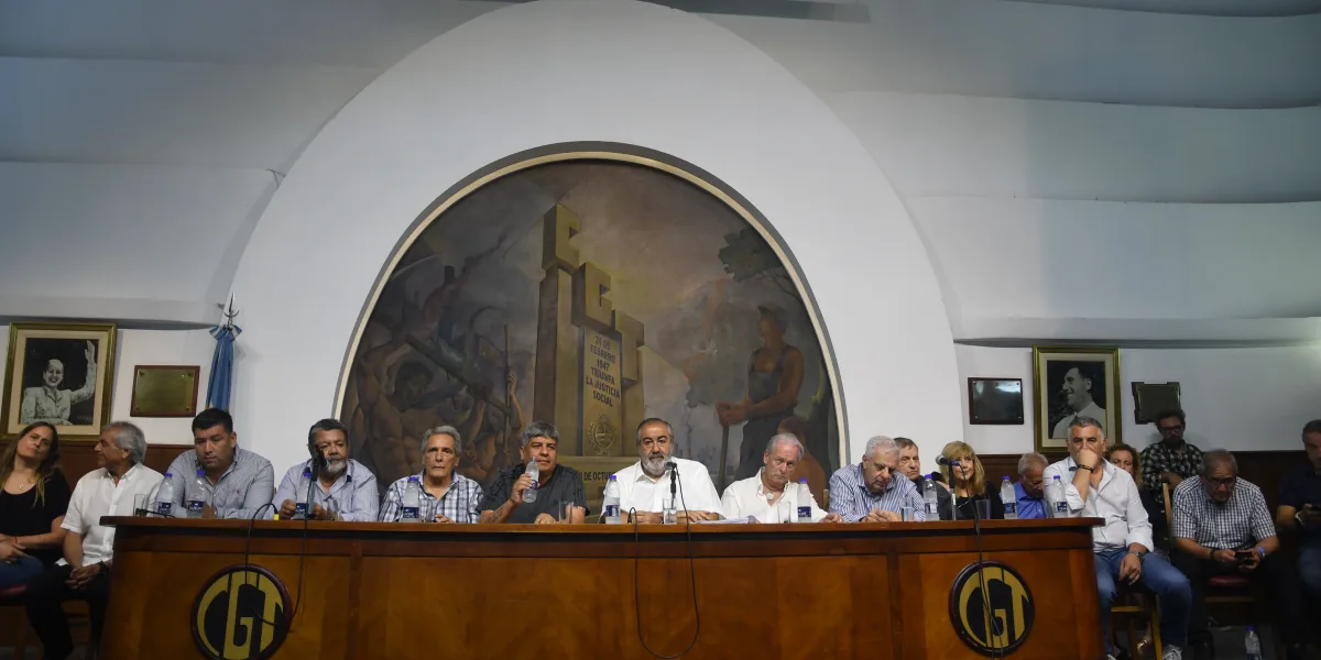 La CGT anunció un paro nacional para el 24 de enero contra el DNU de ...
