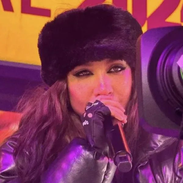 María Becerra cantó en el Times Square de Nueva York frente a 50.000 personas
