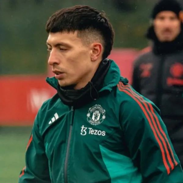 Buenas noticias para Lionel Scaloni: Lisandro Martínez volvió a entrenar con el Manchester United