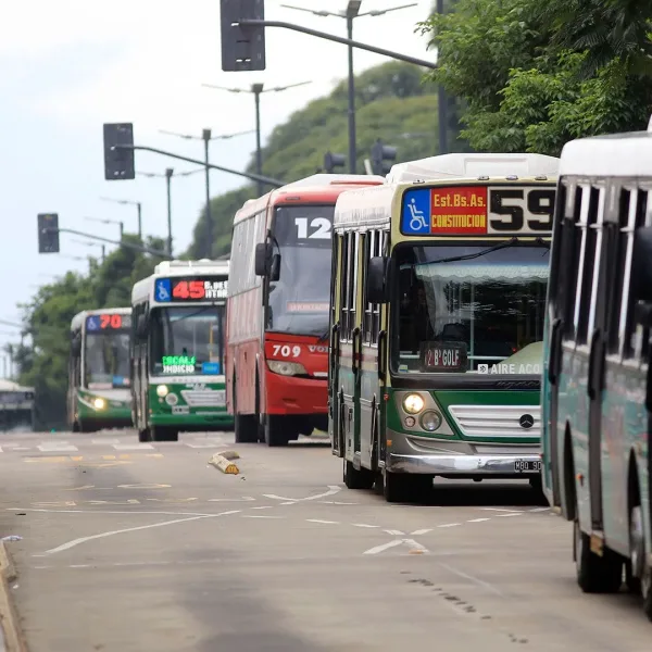 El Gobierno anunció recortes de subsidios a empresas de transporte ...