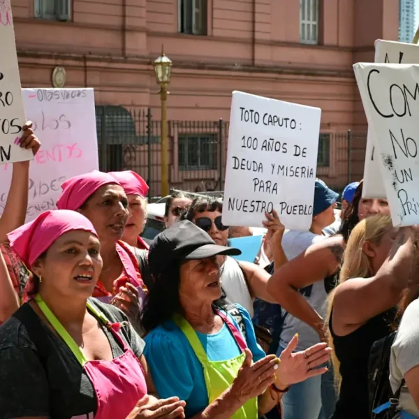 Barrios de Pie protestó frente al Ministerio de Economía en reclamo por asistencia alimentaria para comedores