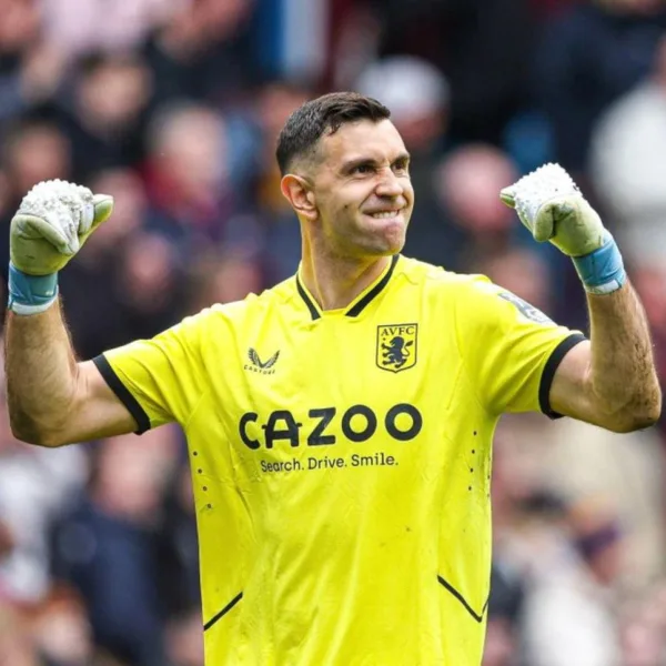 Los amuletos del Dibu Martínez en el vestuario del Aston Villa que se volvieron virales