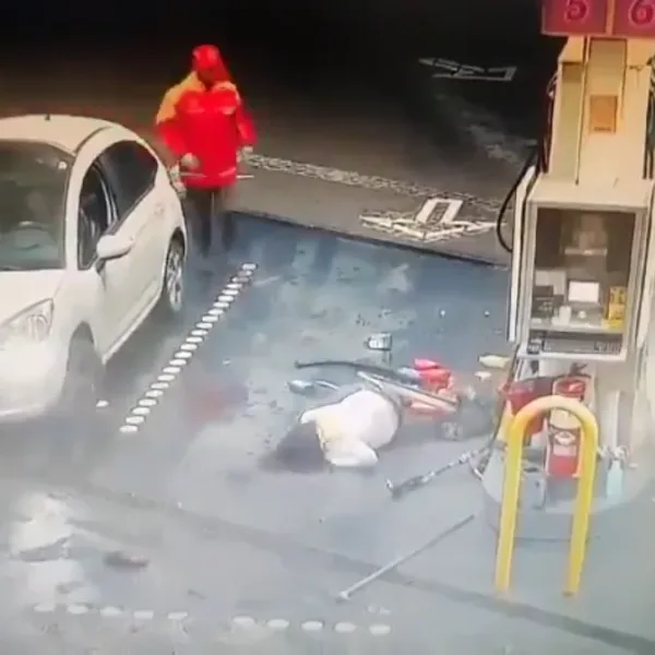 Divulgaron el video del brutal choque de Tiago Palacios contra un surtidor de una estación de servicio