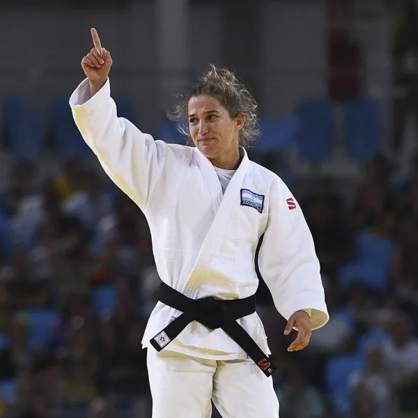 Paula Pareto y su entrenadora renunciaron a sus becas para ayudar a otros atletas