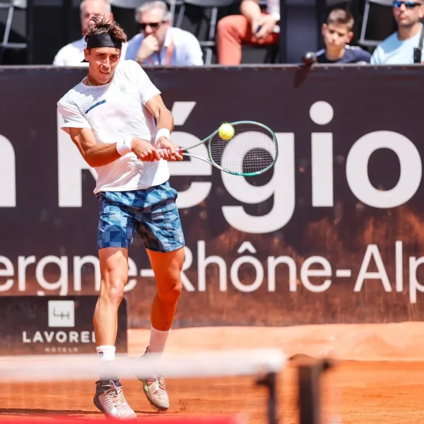 Tomás Etcheverry avanzó a la final del ATP 250 de Lyon e irá en busca de su primer título 