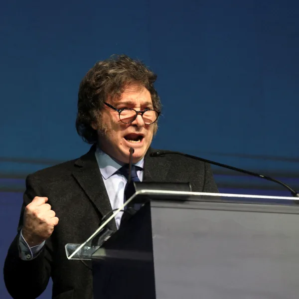 Milei arribó a Estados Unidos para participar en una conferencia de multimillonarios
