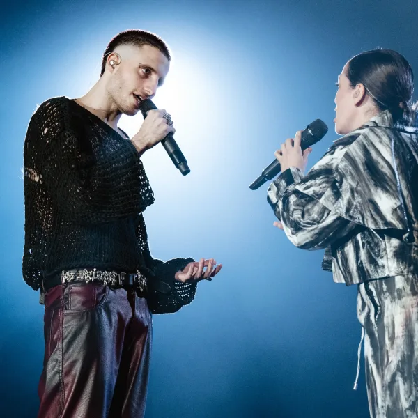 Wos estrenó el video de "La Niebla" junto a Natalia Lafourcade en vivo