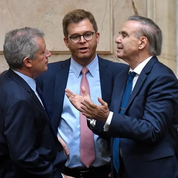 La oposición busca sesionar en Diputados para tratar el DNU que le asignó $100.000 millones a la SIDE