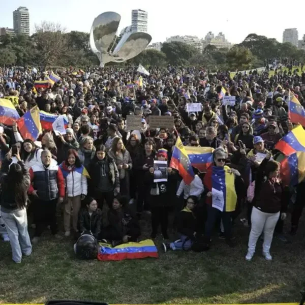 Nueva marcha en el centro de Buenos Aires contra el fraude electoral en Venezuela