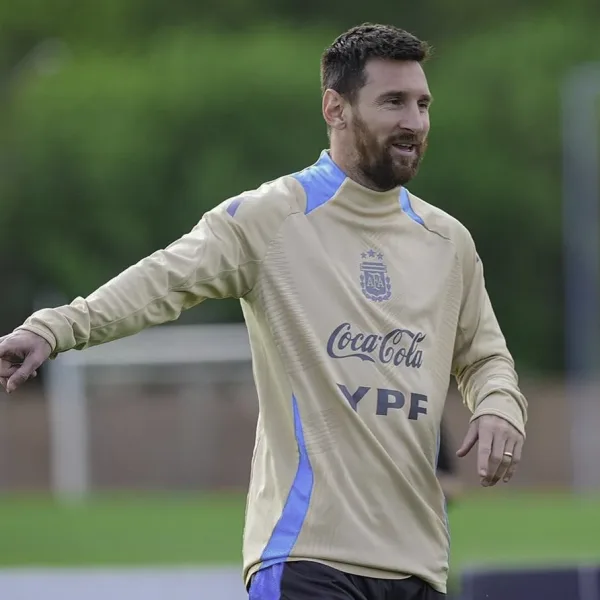 Eliminatorias: Messi llegó al país para sumarse a la Selección Argentina