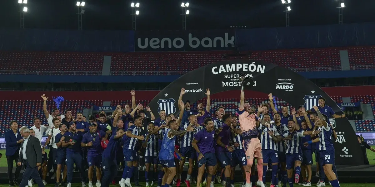 Talleres dio el golpe ante River y es campeón de la Supercopa ...