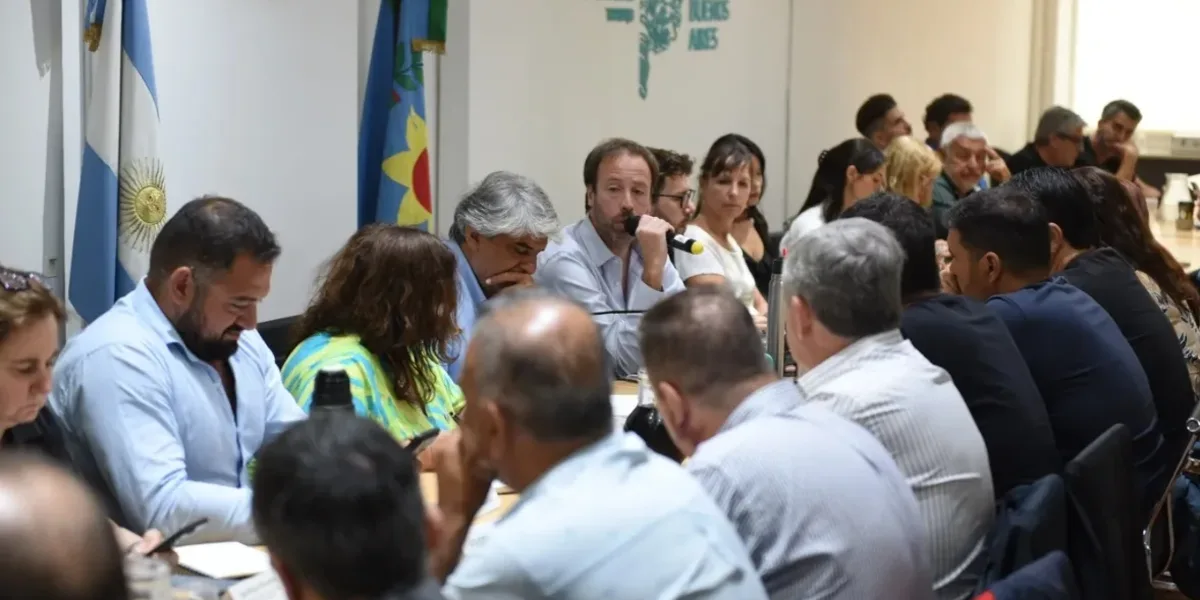 El acuerdo en paritarias con docentes y estatales sumó una fecha para ...