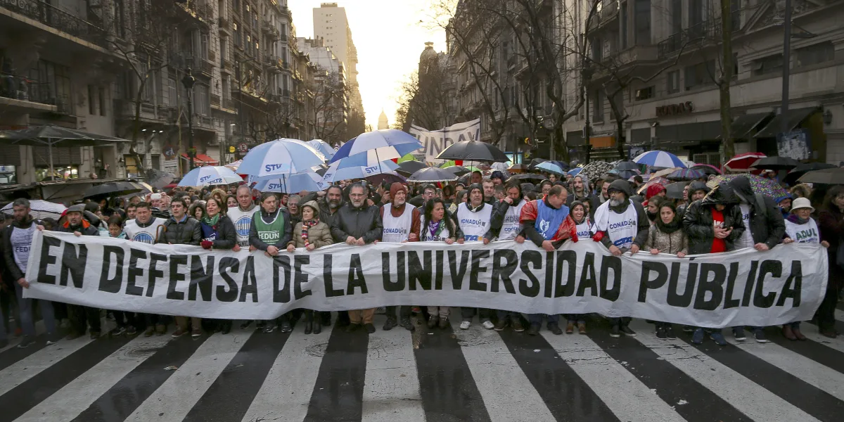 Nueva marcha federal universitaria: comenzó el paro de 48 horas y habrá ...