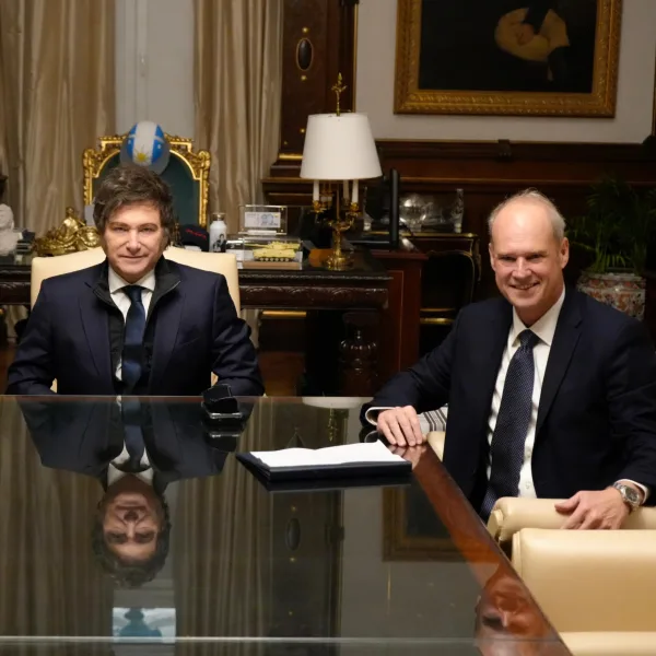 Milei se reunió con el presidente de ADEBA tras las críticas de Caputo a los bancos