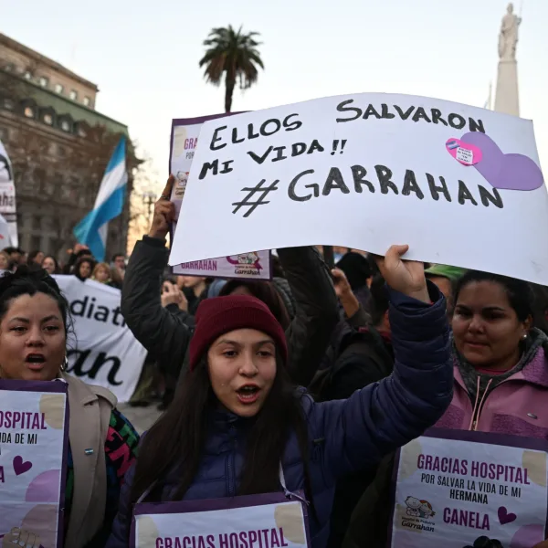 Trabajadores del Garrahan marcharon a Plaza de Mayo en reclamo de mejoras salariales y laborales