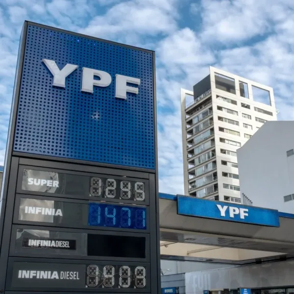 Argentina presentará un escrito para mantener la suspensión de la entrega de acciones de YPF