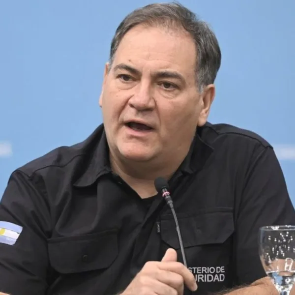 El ministro de Seguridad de Kicillof sobre los policías apartados eran “célula militante” de LLA