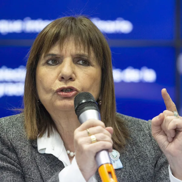 Bullrich denunció persecución política tras el desplazamiento de 24 policías en Buenos Aires