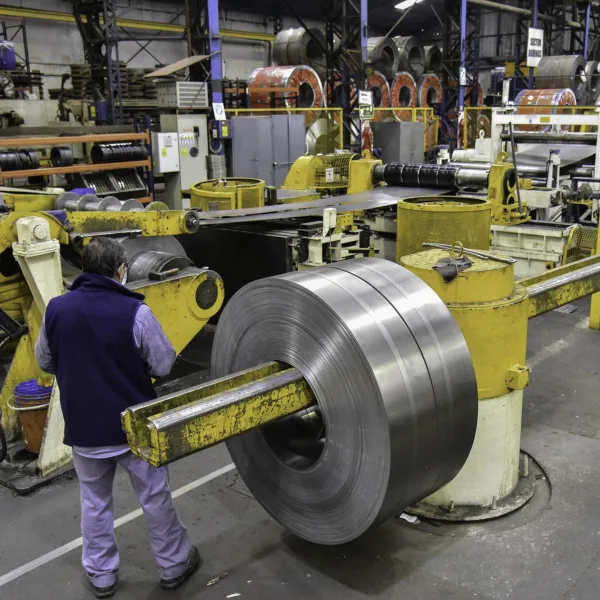 La industria creció un 1% en mayo y sigue por debajo de los niveles de 2023