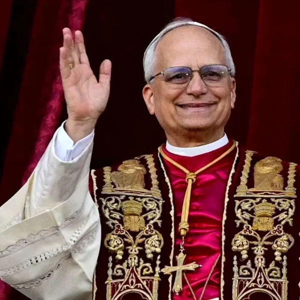 El papa León XIV pide por la paz global y exhorta a negociar un "futuro para todos los pueblos"