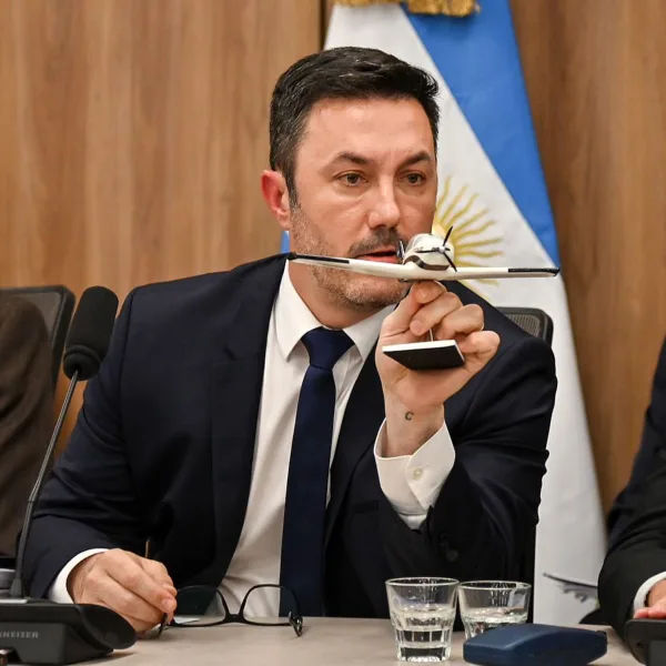 El Gobierno modificó las estructuras del Ministerio de Defensa y del ENACOM