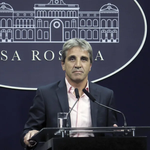 El Gobierno acordó con el FMI una reducción en la meta de reservas para 2025