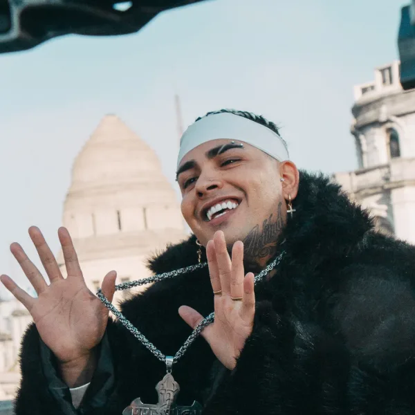 Callejero Fino estrena “LA PRE$iON 危 Vol. 2” junto a Doble P