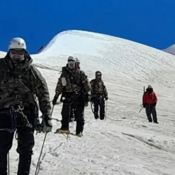 El Gobierno felicitó a los miembros del Ejército que llegaron a la cima en el Monte Kun del Himalaya