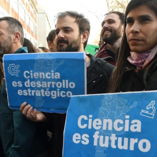 Científicos y personal del CONICET inician un paro de 48 horas con movilización