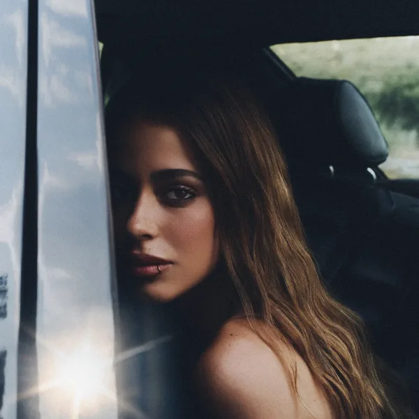 Tini presenta su esperado single "De Papel"