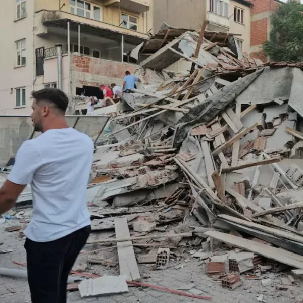 Fuerte terremoto en Turquía: los primero reportes confirman heridos y más de diez edificios derrumbados