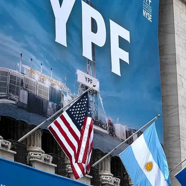 Se define este martes si Argentina debe transferir el 51% de las acciones de YPF