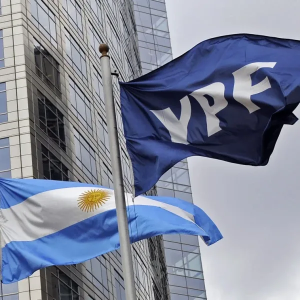 YPF: la Justicia de EE.UU. suspendió la entrega de las acciones mientras Argentina apela el fallo