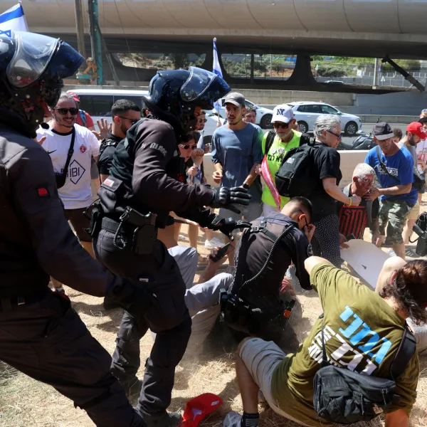 Miles de israelíes exigen en las calles la liberación de los rehenes en Gaza