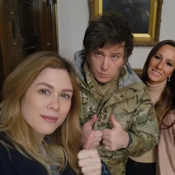 Sin acto protocolar, Javier Milei almorzó con el Regimiento de Granaderos a Caballo