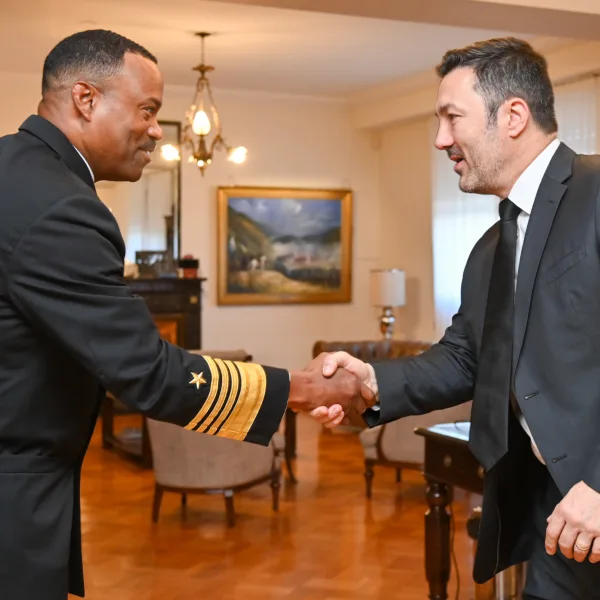 El jefe del Comando Sur de los Estados Unidos regresará a la Argentina