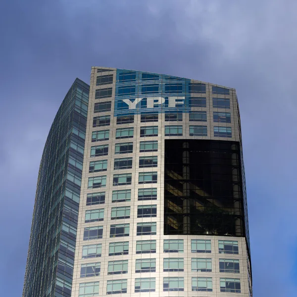 Argentina consiguió un fallo favorable en Irlanda en el litigio por la expropiación de YPF