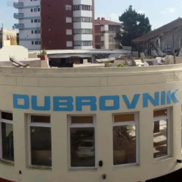 El hotel Dubrovnik en Villa Gesell se habría derrumbado por obras de refacción
