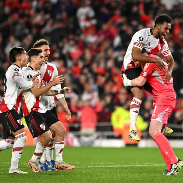 Con Armani como héroe, River le ganó por penales a Libertad y pasó a cuartos de final