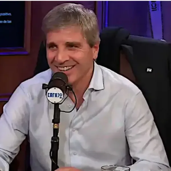 Luis Caputo desata repudio por burlarse de la discapacidad y referirse a la oposición como “kukas”