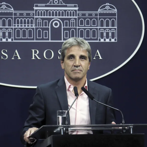 Caputo atribuyó la suba de tasas al clima electoral y aseguró que será "transitorio"