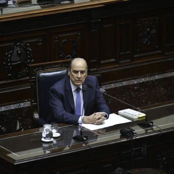 Francos asistirá a la Cámara de Diputados con un temario atravesado por la crisis