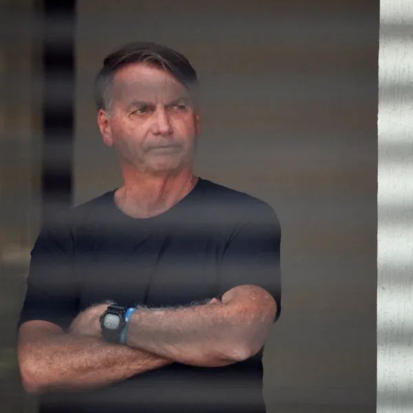 La Justicia de Brasil reforzó la custodia sobre Bolsonaro debido a un riesgo de fuga