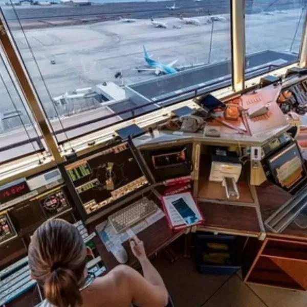 Hubo acuerdo y los controladores aéreos levantaron las medidas de fuerza