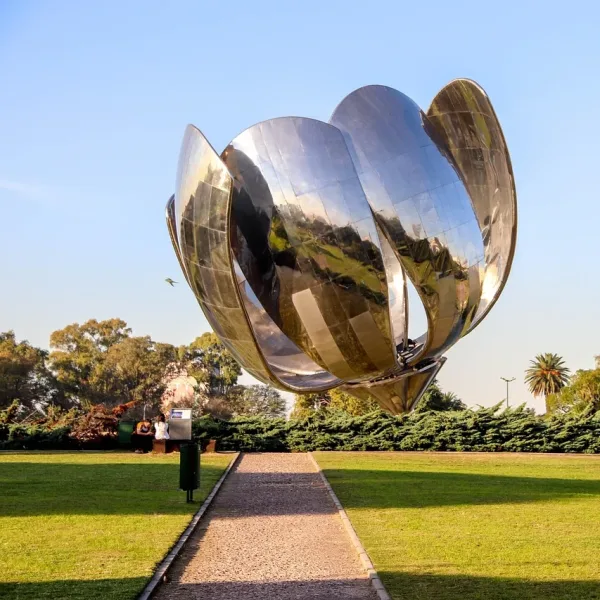 Avanza la puesta en valor de la Floralis: así es su reparación