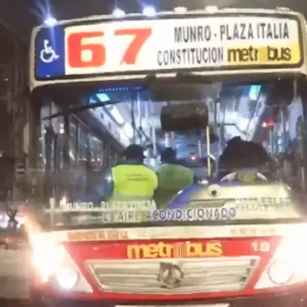 Cinco heridos tras un choque entre dos colectivos a metros de Plaza Italia 