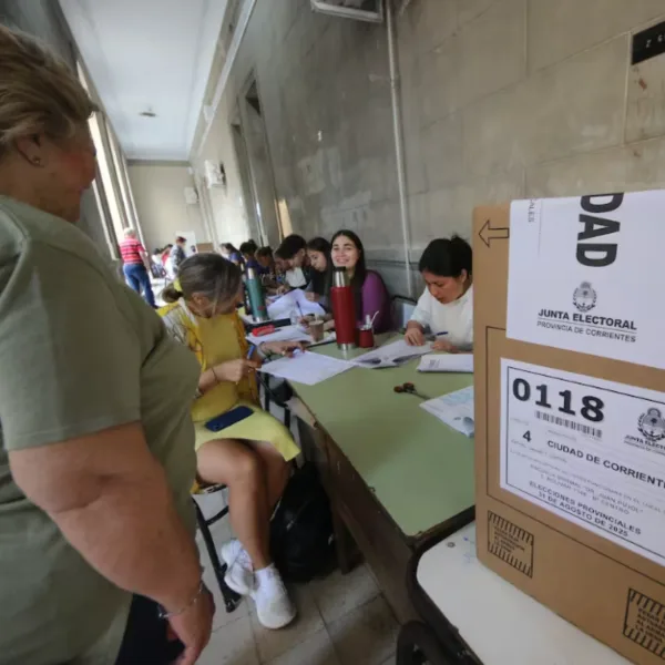 Elecciones en Corrientes: Valdés afirma un triunfo mientras que el peronismo confía en la segunda vuelta 